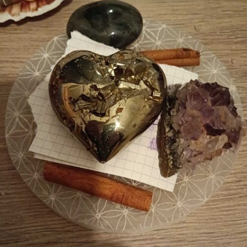 Tirage de cartes voyance séance flash avec objets spirituels et pendule